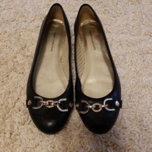 Tommy Hilfiger flats. Black. Size 8'5 US.